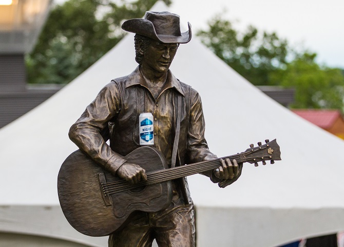 Stompin' Tom Connors statue with Stack Brewing's Saturday Night beer, What to do in Sudbury, Sudbury Canada