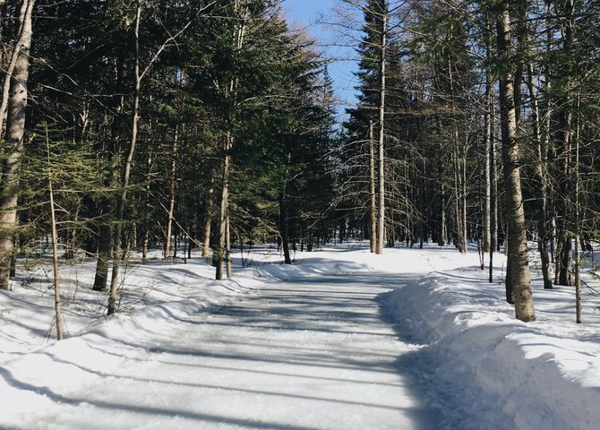 Skating trail at John H. Molson Park in St-Sauveur (© @camme_m)