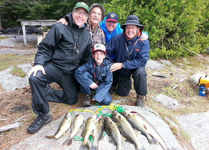Pêcher avec la famille! (©Lodge Eighty Eight) 