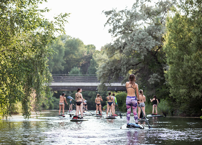 There are so many spots to SUP right in the heart of Montreal (©Alexandra Côté-Durer)