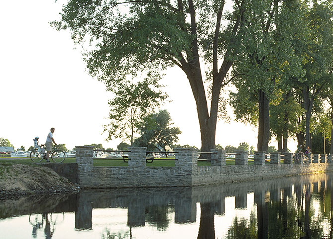Montreal's scenic Lachine Canal (© Tourism Montreal)
