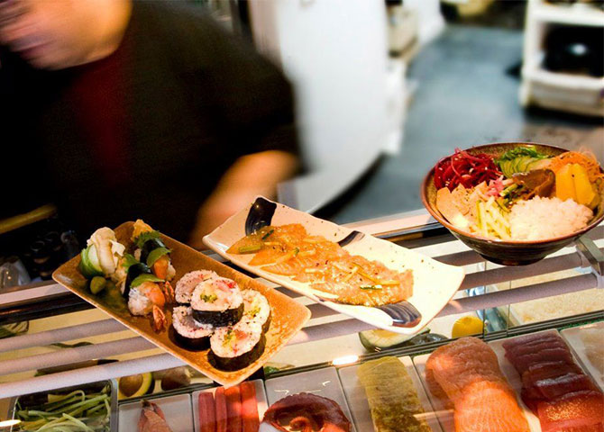 Try sushi and other Japanese dishes at Hosaka-Ya (© Mathilde Matkovic)
