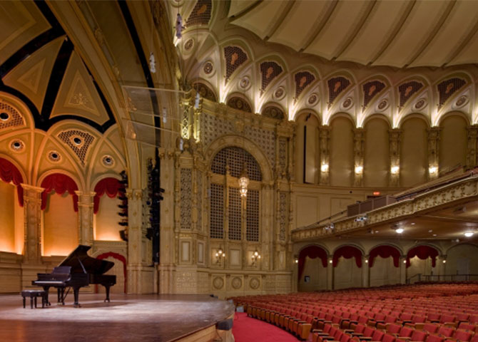 Une vue de la scène du théâtre Orpheum de Vancouver (© Vancouver Civic Theatres) 