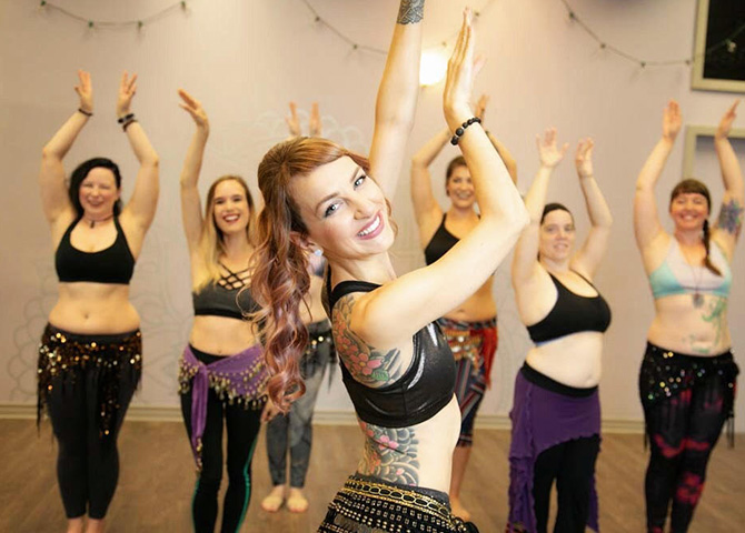 Apprenez la danse burlesque ou la danse du ventre aux Serpentine Studios pendant votre séjour à Halifax.